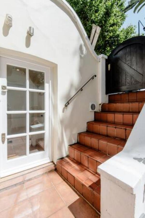 Well-Positioned Studio Flat 런던 외부 사진
